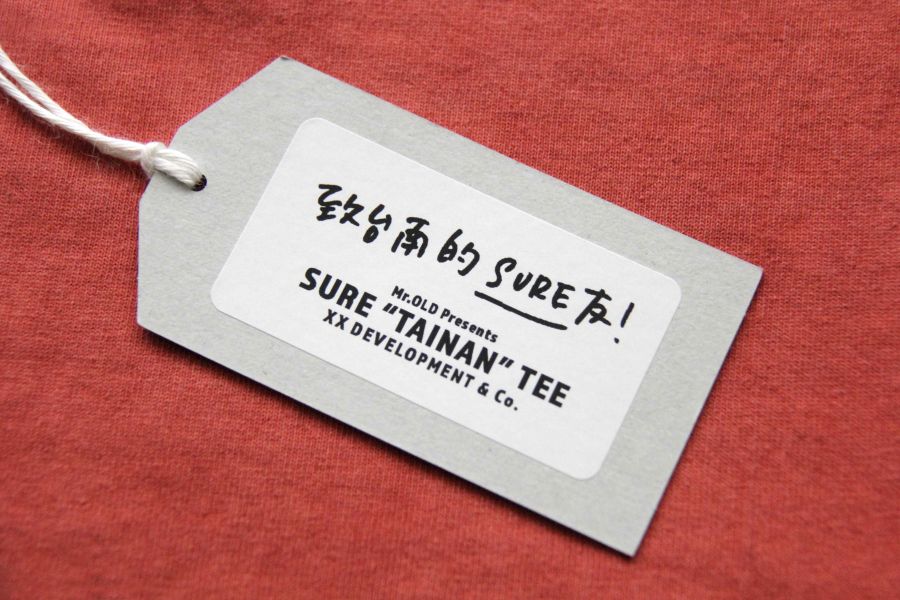 SURE’S TEE x TAINAN ’25 日本 XX DEVELOPMENT,台南 400,台南 聯名 t, 台南 美食,養褲,城市t,SURE MEG,男 短t 厚,日本製,名古屋 服裝廠,圓筒 白t ,