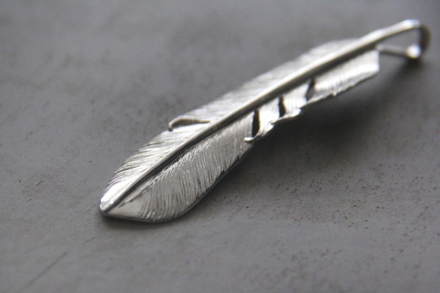 KinG Smith - 純銀右向大羽/現貨 KinG Smith,handmade,silver,雷鳥,銀羽,風切羽,銀菊,先金,點金,綠松石,風野鷲,鷹爪,訂製,印地安銀飾,台南逛街,,mr old,銀器,navajo