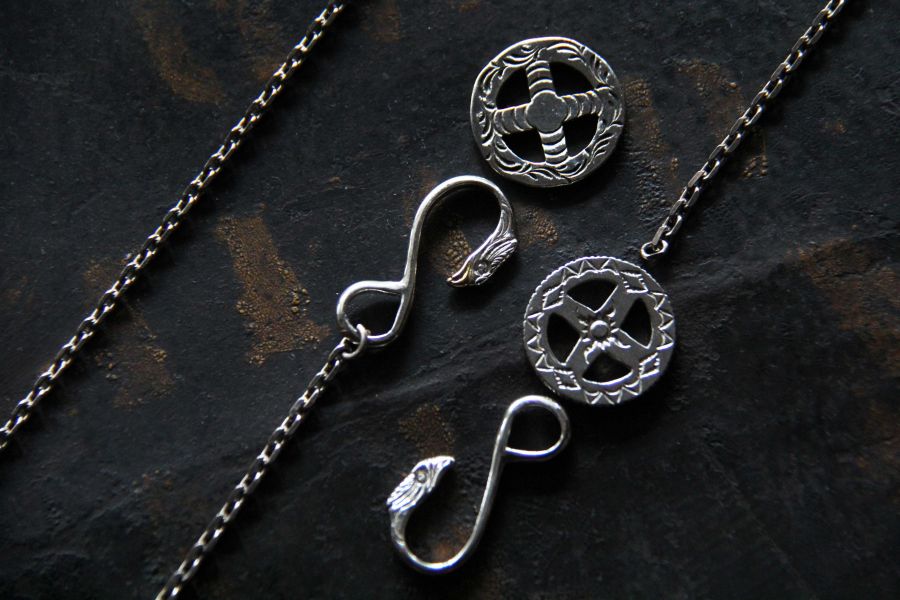 KinG Smith- 鷹鉤(現貨) King smith,handmade,手作,indian,jewellery,leather craft,silver,雷鳥,銀羽,風切羽,銀菊,先金,點金,綠松石,風野鷲,鷹爪,訂製,印地安銀飾,藥輪,台南,台南逛街,台南男裝,選物店,老派,mr old