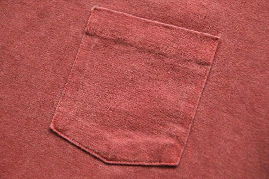 SURE'S POCKET TEE  (CHILI) 日本製,名古屋,獨立服裝廠,白t,圓筒衣身,不易變形短t,丹寧,Pigment Dye染,