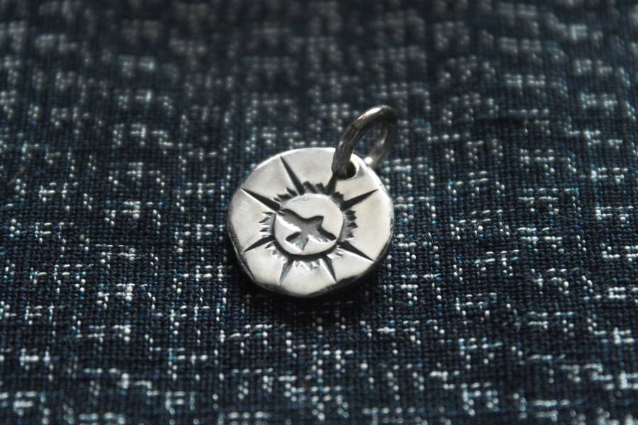 KinG Smith - M號小銀牌/日輪展翅/訂製 King smith,handmade,手作,indian,jewellery,leather craft,silver,雷鳥,銀羽,風切羽,銀菊,先金,點金,綠松石,風野鷲,鷹爪,訂製,印地安銀飾,藥輪,台南,台南逛街,台南男裝,選物店,老派,mr old