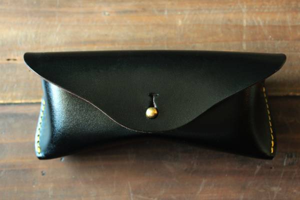 The W & Anchor Bros.- Handmade Leather Glasses Faith,Faith co,leather goods, made in Taiwan,台南,台南逛街,台南男裝,選物店,老派,mr old,GLASSES,眼鏡,植鞣皮革