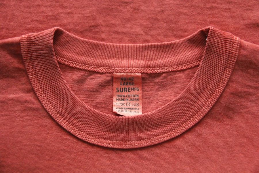 SURE'S POCKET TEE (CHILI) 男生夏天短t,日本製吸汗耐穿短t,名古屋,獨立服裝廠,白t,圓筒衣身,不易變形短t,丹寧,Pigment Dye染,