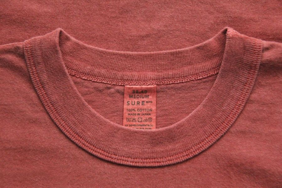 SURE'S POCKET TEE  (CHILI) 日本製,名古屋,獨立服裝廠,白t,圓筒衣身,不易變形短t,丹寧,Pigment Dye染,