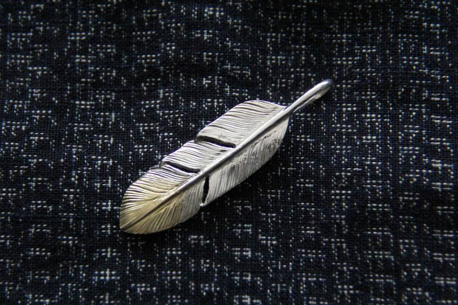 KinG Smith -18K先金中羽/訂製 KinG SmithKinG Smith,handmade,silver,雷鳥,銀羽,風切羽,銀菊,先金,點金,綠松石,風野鷲,鷹爪,訂製,印地安銀飾,台南逛街,,mr old,銀器,navajo