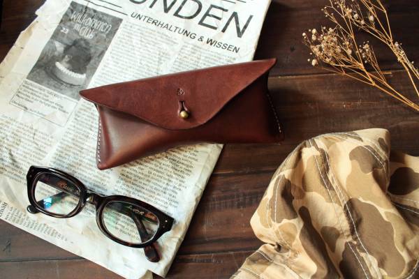 The W & Anchor Bros.- Handmade Leather Glasses Faith,Faith co,leather goods, made in Taiwan,台南,台南逛街,台南男裝,選物店,老派,mr old,GLASSES,眼鏡,植鞣皮革