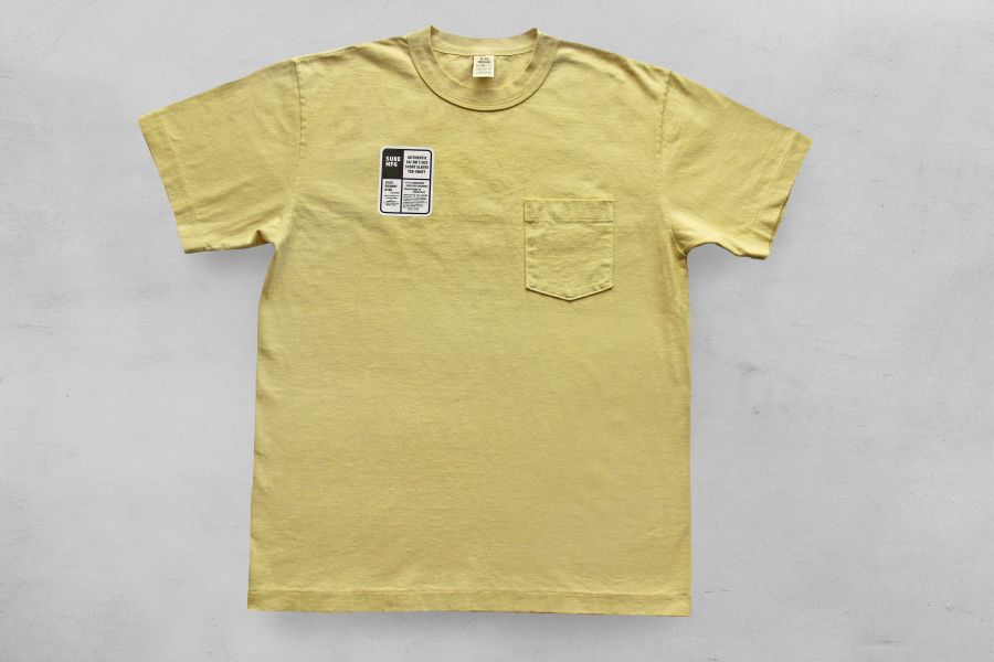 SURE'S POCKET TEE (DRIED MOSS) 日本製,名古屋,獨立服裝廠,白t,圓筒衣身,不易變形短t,丹寧,Pigment Dye染,台南 逛街,男性 穿搭,夏天 男 短t,