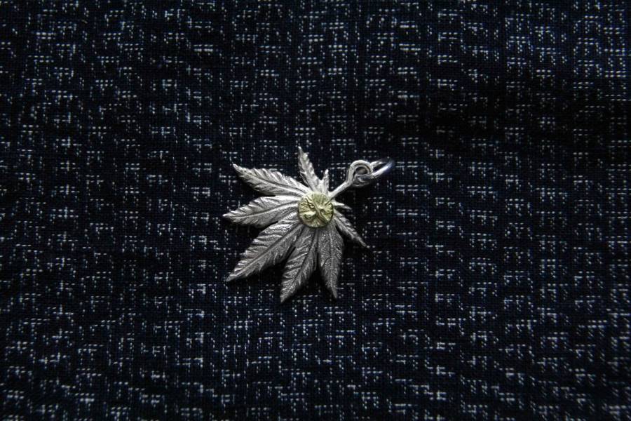 KinG Smith-18K點金大麻葉墜飾/訂製 大麻葉墜飾,訂製,印地安銀飾,藥輪,台南,台南逛街,台南男裝,選物店,老派,mr old,King smith,handmade,手作,indian,jewellery,leather craft,silver