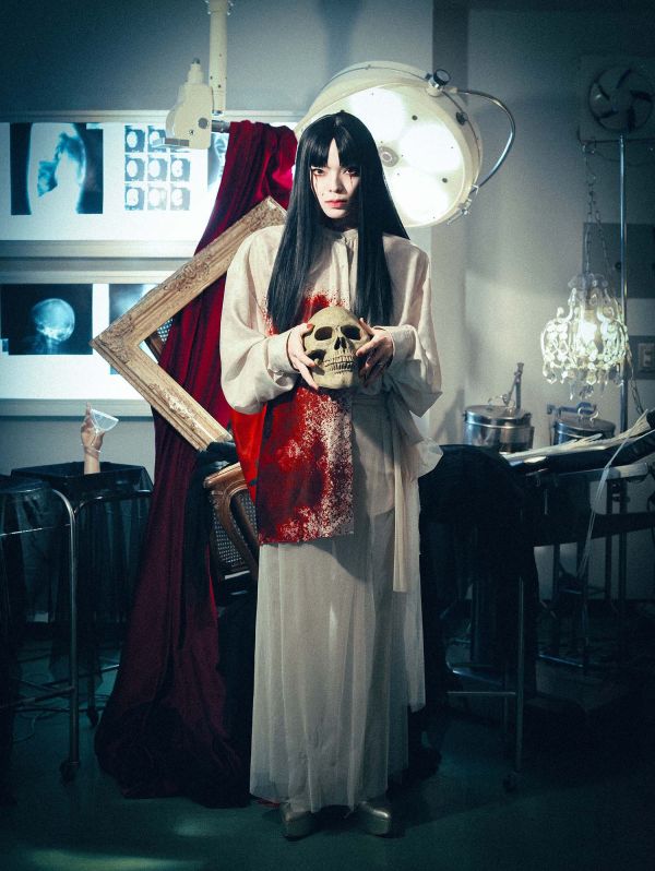 血色罩衫｛富江與心臟｝ 伊藤潤二衣服