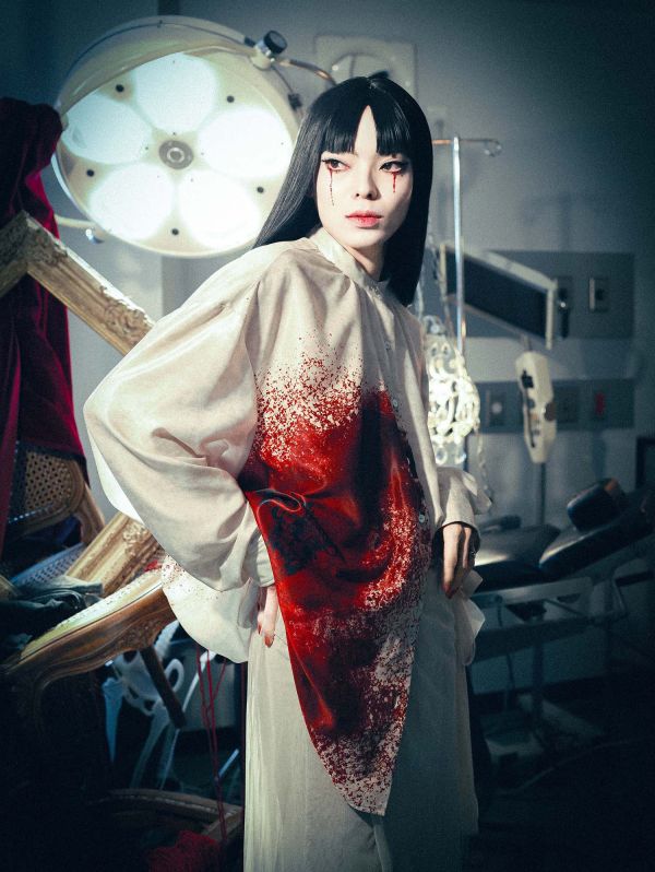 血色罩衫｛富江與心臟｝ 伊藤潤二衣服