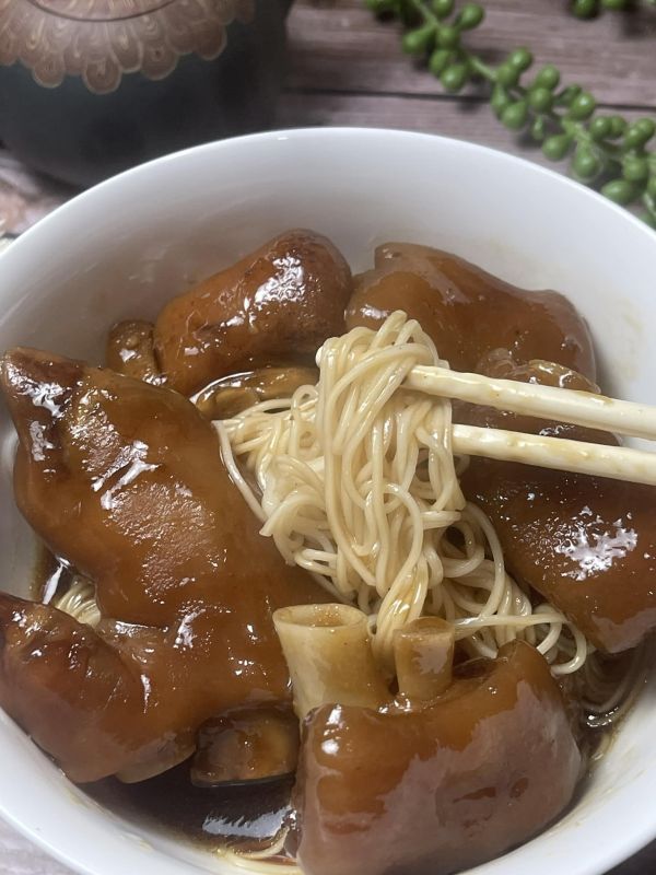 閏月豬腳麵線禮盒(一盒兩包豬腳兩把麵線) 