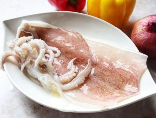 台灣頂級船釣活凍透抽 每盒 500g 以上/2~3隻 每隻體型肥厚約20cm 