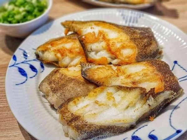 《免運》特大鱈魚尾(扁鱈) (比目魚) 每箱淨重2kg 約12-13片左右 