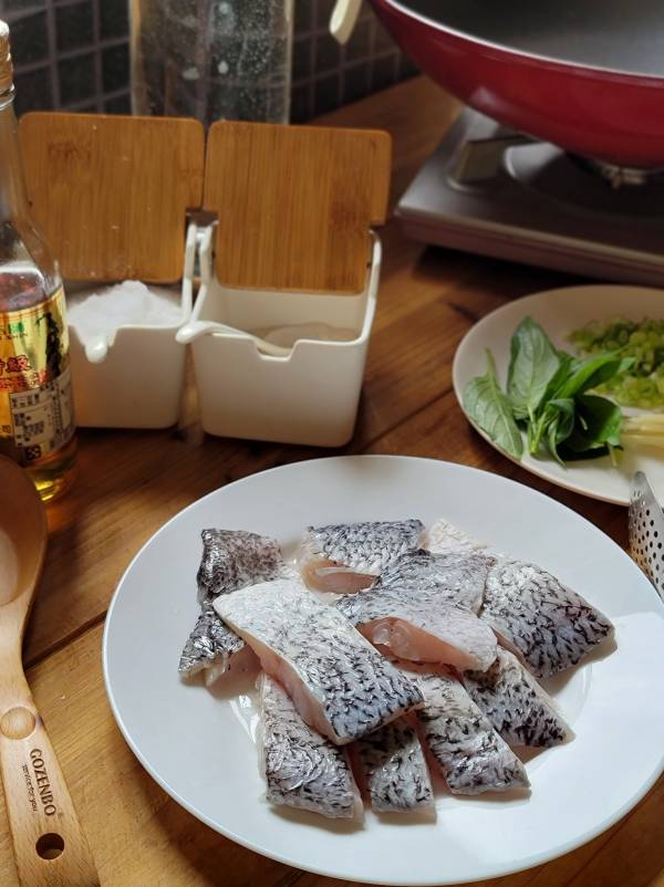 『 去刺金目鱸魚清肉 』 150g 以上偏大 