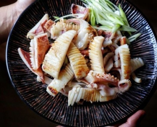 台灣頂級船釣活凍透抽 每盒 500g 以上/2~3隻 每隻體型肥厚約20cm 