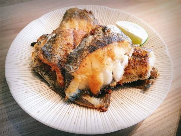 《免運》特大鱈魚尾(扁鱈) (比目魚) 每箱淨重2kg 約12-13片左右 