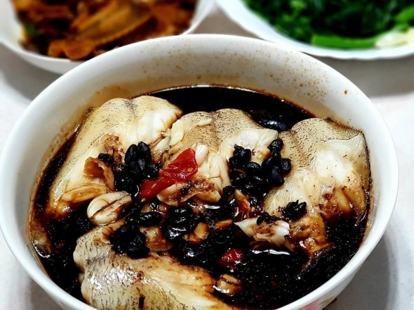 《免運》特大鱈魚尾(扁鱈) (比目魚) 每箱淨重2kg 約12-13片左右 