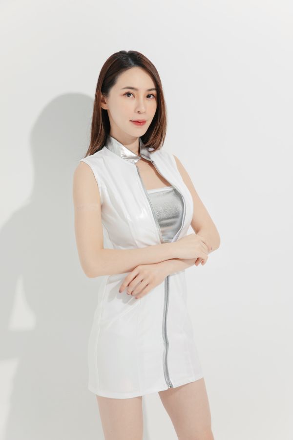 科技風銀白亮面立領連身展場服賽車服 科技風銀白亮面立領連身展場服 賽車服 展場服裝  含內搭小可愛 筱雅衣舖【BT73】