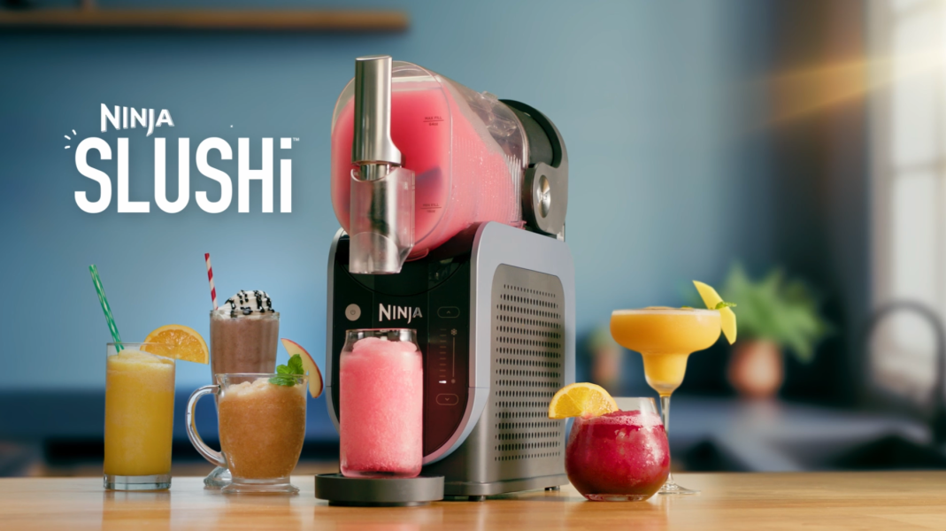 * 錦達 * Ninja SLUSHi 五合一專業冷凍飲料機 FS301TW 調酒果昔 冰沙機 Ninja FS301TW 冰沙機,冷凍飲料機,夏季冰沙機推薦,手作雪泥飲料機,五合一冰沙飲料機,家用製冰沙機推薦,Ninja 台灣代理商,自製冰飲神器,冰品調理機推薦,冰沙機哪裡買,冷飲機 家用推薦,高CP值飲料機推薦,shark ninja