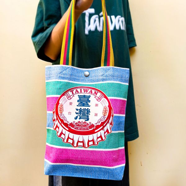 謝謝愛台-嘎嘰肩揹提袋 文創商品,台灣文化,懷舊商品,復古風,紀念商品,台灣味,台灣文創,杯墊,磁鐵,懷舊設計。