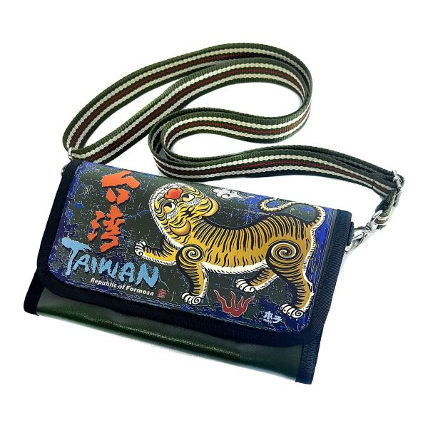 民主國-WOC揹仔長夾 文創商品,台灣文化,懷舊商品,復古風,紀念商品,台灣味,台灣文創,斜背包,帆布,懷舊設計。