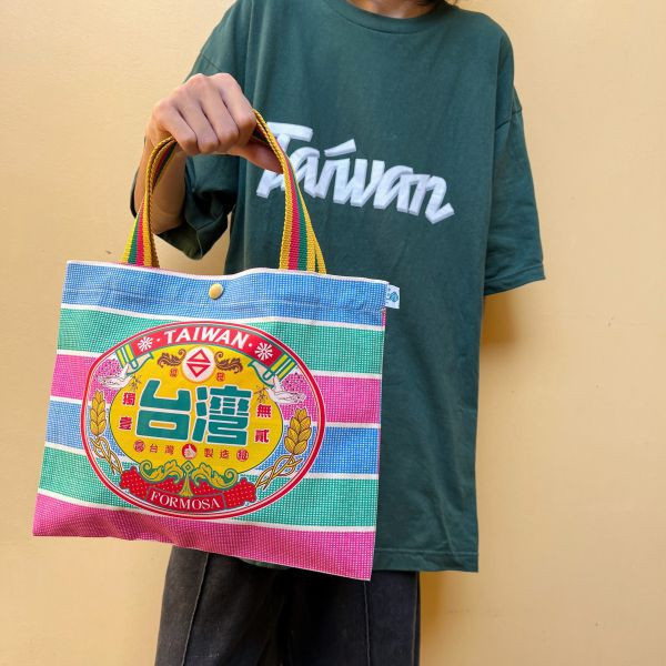 台灣老標-嘎嘰手提袋 文創商品,台灣文化,懷舊商品,復古風,紀念商品,台灣味,台灣文創,杯墊,磁鐵,懷舊設計。