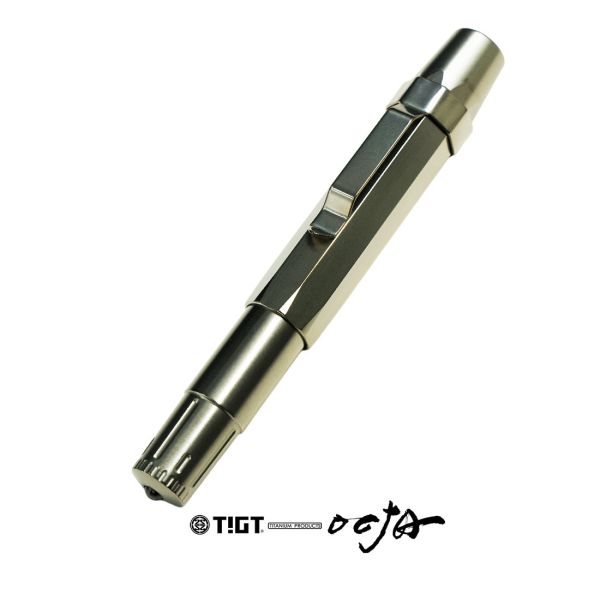 鈦金屬八角短版鋼筆 - 不銹鋼筆夾 + SCHMIDT 筆尖 限量商品,彩妝,鈦金屬,錶帶,餐盒,餐具,鍋具,便當盒,營養午餐,露營,癌症,罕見疾病,SPACE X,LISA,GD,台積電,LV,BV,BMW,BENZ,TESLA,輝達,黃仁勳,IF設計獎,鈦,LVMH,保時捷,日本,JAPAN,設計,鈦金,屬,GQ,Snowpeak,Audi,VW,00887,deepseek,新光三越,防護包,筆,萬寶龍,鋼珠筆,簽約,Audi