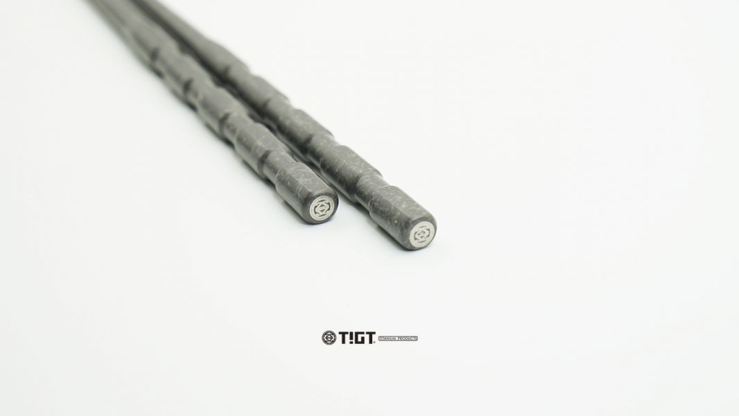 TIGT-鈦箸之峯- 匠人手工拋光-雲石版本- 255mm長度版本-精裝木盒限量版-一雙裝 TIGT 鈦箸之峯 美國鍛造醫療鈦 限量桐木盒 255mm長度 實心一體成型