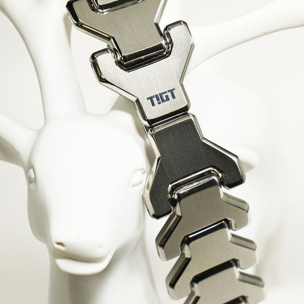 多用途鈦錶帶 - <銀色>鈦金屬錶帶 + 蝴蝶扣具 - 22mm 及 Apple系列可用 Apple Watch,勞力士,鈦金屬,錶帶,LVMH,Garmin,Iphone15,BMW,MG,IMAX,GQ,犀牛盾,鈦金屬,露營,健康,癌症,罕見疾病,LV,BV,BMW,BENZ,TESLA,輝達,黃仁勳,IF設計獎,鈦,LVMH,保時捷,日本,JAPAN,設計,鈦金屬,露營,GQ,Snowpeak,Audi,VW