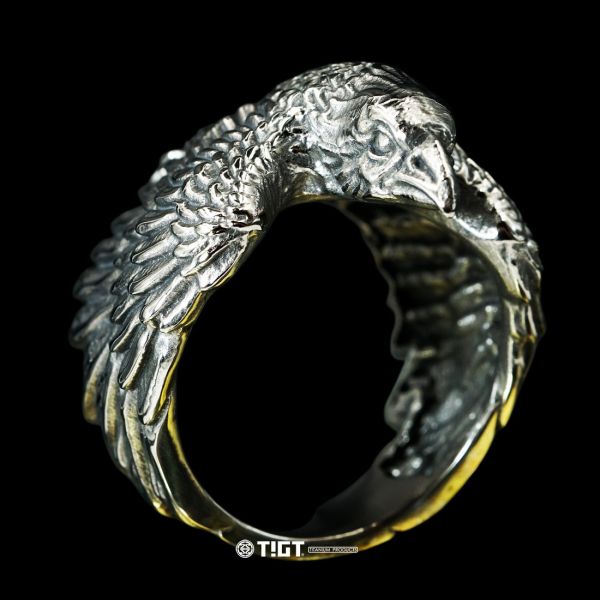 鷹之戒 - 鈦金屬精製，細節驚人的作品 