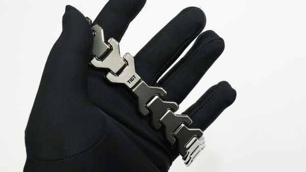 多用途鈦錶帶 - <銀色>鈦金屬錶帶 + 蝴蝶扣具 - 22mm 及 Apple系列可用 Apple Watch,勞力士,鈦金屬,錶帶,LVMH,Garmin,Iphone15,BMW,MG,IMAX,GQ,犀牛盾,鈦金屬,露營,健康,癌症,罕見疾病,LV,BV,BMW,BENZ,TESLA,輝達,黃仁勳,IF設計獎,鈦,LVMH,保時捷,日本,JAPAN,設計,鈦金屬,露營,GQ,Snowpeak,Audi,VW