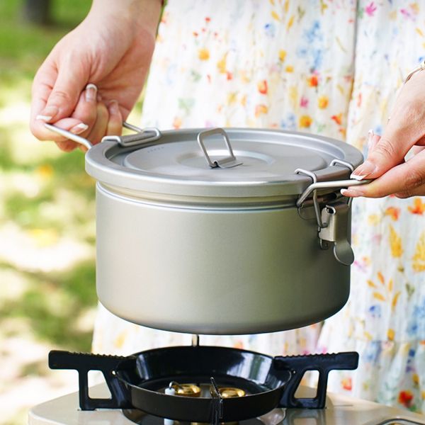 極選品 - 純鈦製成，可使用扣具緊閉之微壓力鍋具 