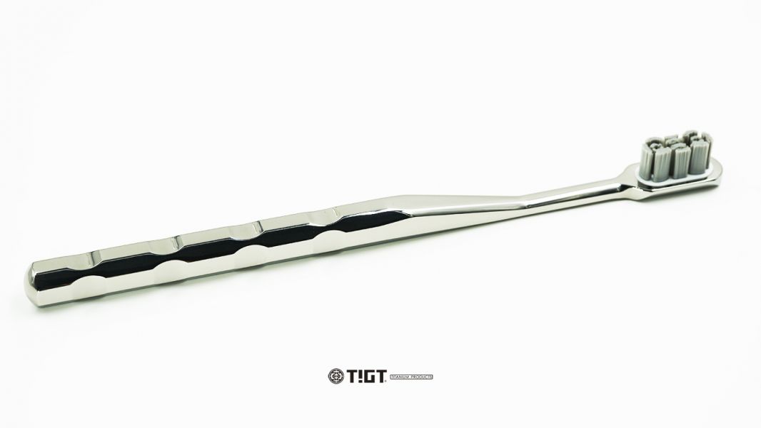 TIGT - 鈦鈵刷-鈦製一體成型手柄+可更換刷頭系統 鈦金屬,牙刷,口腔健康,刷牙,旅行,金屬,設計,創意