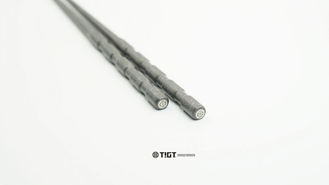 TIGT-鈦箸之峯- 匠人手工拋光-雲石版本- 255mm長度版本-精裝木盒限量版-一雙裝 TIGT 鈦箸之峯 美國鍛造醫療鈦 限量桐木盒 255mm長度 實心一體成型