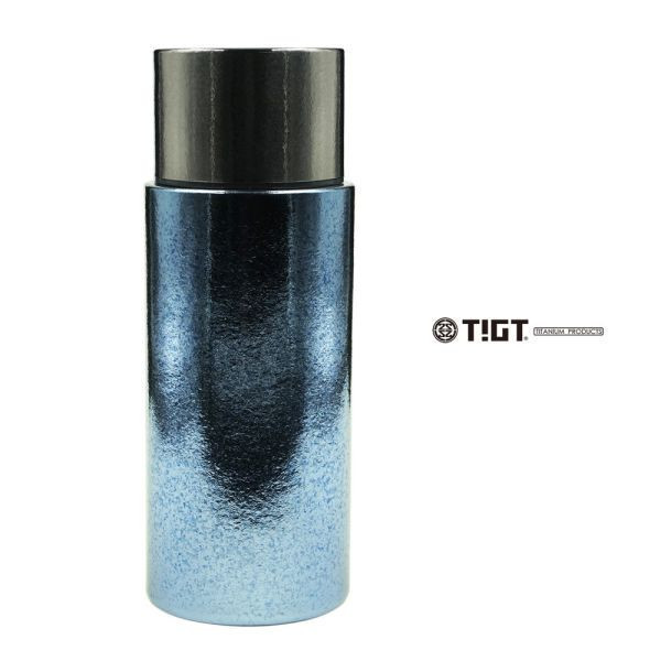 鈦隨身瓶 - 200ml - 瓶身內外皆純鈦製作，真空斷熱可保溫4至6小時 限量商品,彩妝,鈦金屬,錶帶,餐盒,餐具,鍋具,便當盒,營養午餐,露營,癌症,罕見疾病,SPACE X,LISA,GD,台積電,LV,BV,BMW,BENZ,TESLA,輝達,黃仁勳,IF設計獎,鈦,LVMH,保時捷,日本,JAPAN,設計,鈦金,屬,GQ,Snowpeak,Audi,VW,00887,deepseek,川普,關稅,關稅戰