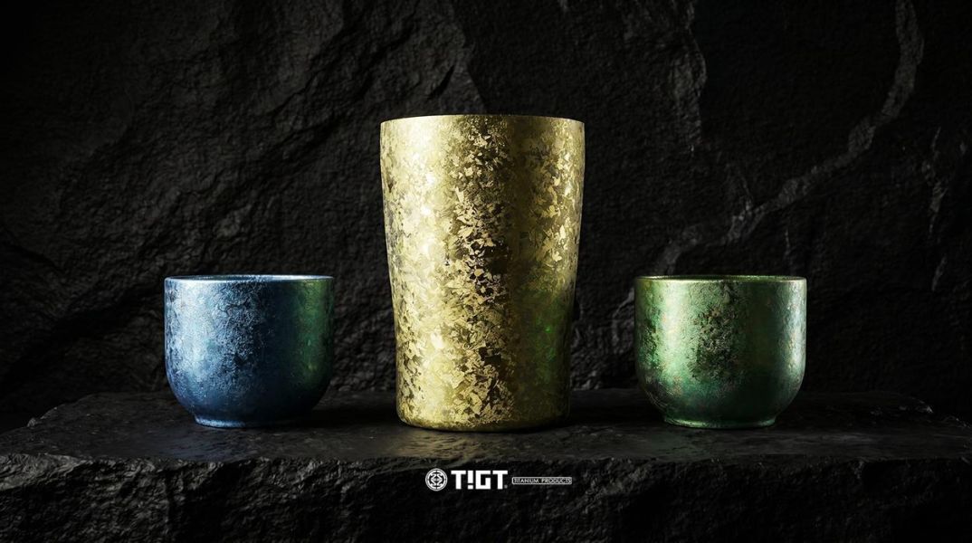 TIGT - 鎏金杯<極> 290ml + 95ML ( 99% 鈦金屬打造，雙層真空斷冷熱結構 ) 限量商品,彩妝,鈦金屬,錶帶,餐盒,餐具,鍋具,便當盒,營養午餐,露營,癌症,罕見疾病,SPACE X,LISA,GD,台積電,LV,BV,BMW,BENZ,TESLA,輝達,黃仁勳,IF設計獎,鈦,LVMH,保時捷,日本,JAPAN,設計,鈦金,屬,GQ,Snowpeak,Audi,VW,00887,deepseek,新光三越,亞亞