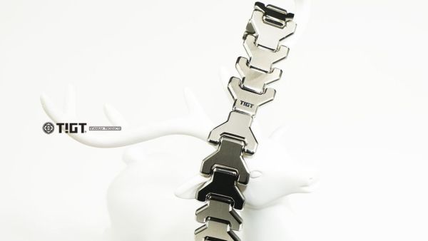 多用途鈦錶帶 - <銀色>鈦金屬錶帶 + 蝴蝶扣具 - 22mm 及 Apple系列可用 Apple Watch,勞力士,鈦金屬,錶帶,LVMH,Garmin,Iphone15,BMW,MG,IMAX,GQ,犀牛盾,鈦金屬,露營,健康,癌症,罕見疾病,LV,BV,BMW,BENZ,TESLA,輝達,黃仁勳,IF設計獎,鈦,LVMH,保時捷,日本,JAPAN,設計,鈦金屬,露營,GQ,Snowpeak,Audi,VW