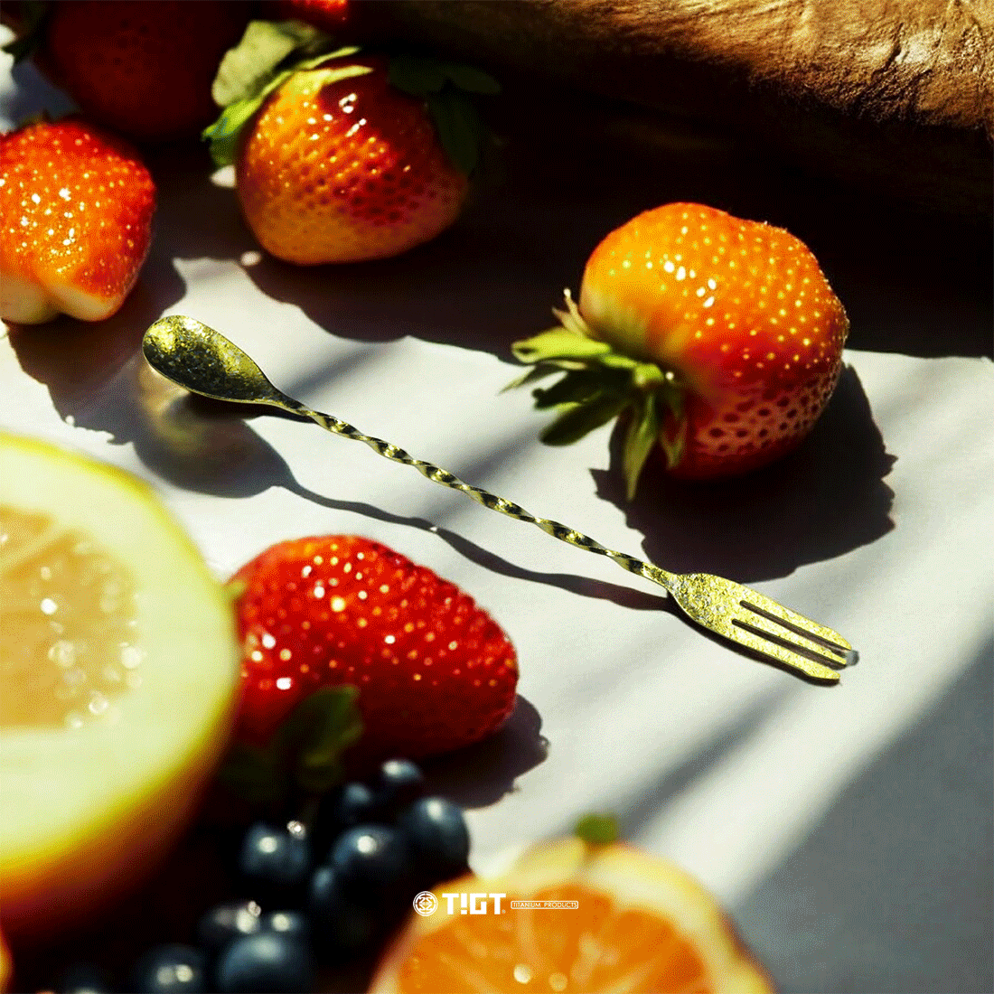 鈦製鎏金螺旋叉勺 - 長度 245mm，純鈦打造 鈦金屬,錶帶,餐盒,便當盒,營養午餐,露營,健康,癌症,罕見疾病,SPACE X,LISA,GD,LV,BV,BMW,BENZ,TESLA,輝達,黃仁勳,IF設計獎,鈦,LVMH,保時捷,日本,JAPAN,伊朗,設計,鈦金屬,露營,GQ,Snowpeak,RAV4,VW,00940,颱風,地震,哪吒,GARMIN,APPLE,SAMSUNG,川普,手機殼,調酒