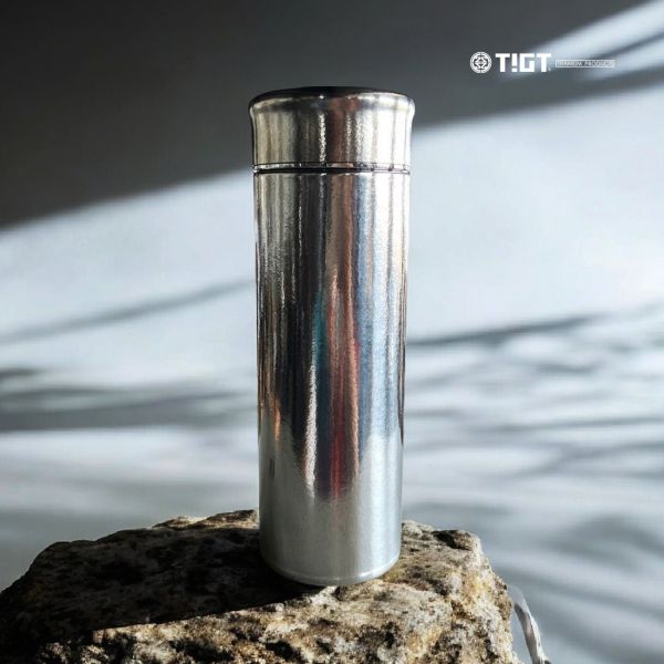 鈦煦瓶 - 410ML - 純鈦製成，內外真空斷熱，保溫冷4-6小時 鈦金屬,錶帶,餐盒,便當盒,營養午餐,露營,健康,癌症,罕見疾病,SPACE X,LISA,GD,LV,BV,BMW,BENZ,TESLA,輝達,黃仁勳,IF設計獎,鈦,LVMH,保時捷,日本,JAPAN,委內瑞拉,設計,鈦金屬,露營,GQ,Snowpeak,Audi,VW,00940,颱風,地震,哪吒,GARMIN,APPLE,SAMSUNG,川普,手機殼