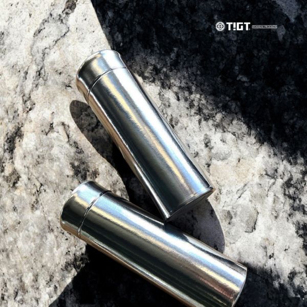 鈦煦瓶 - 410ML - 純鈦製成，內外真空斷熱，保溫冷4-6小時 鈦金屬,錶帶,餐盒,便當盒,營養午餐,露營,健康,癌症,罕見疾病,SPACE X,LISA,GD,LV,BV,BMW,BENZ,TESLA,輝達,黃仁勳,IF設計獎,鈦,LVMH,保時捷,日本,JAPAN,委內瑞拉,設計,鈦金屬,露營,GQ,Snowpeak,Audi,VW,00940,颱風,地震,哪吒,GARMIN,APPLE,SAMSUNG,川普,手機殼