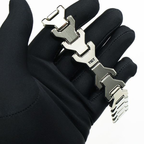 多用途鈦錶帶 - <銀色>鈦金屬錶帶 + 蝴蝶扣具 - 22mm 及 Apple系列可用 Apple Watch,勞力士,鈦金屬,錶帶,LVMH,Garmin,Iphone15,BMW,MG,IMAX,GQ,犀牛盾,鈦金屬,露營,健康,癌症,罕見疾病,LV,BV,BMW,BENZ,TESLA,輝達,黃仁勳,IF設計獎,鈦,LVMH,保時捷,日本,JAPAN,設計,鈦金屬,露營,GQ,Snowpeak,Audi,VW