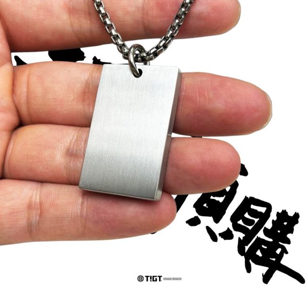 鈦平安吊飾 - 99% 實心鈦製，吊掛行李外箱辨識或鍊墜使用 限量商品,彩妝,鈦金屬,錶帶,餐盒,餐具,鍋具,旅行,露營,癌症,罕見疾病,SPACE X,ROSE,GD,台積電,LV,BV,BMW,BENZ,TESLA,輝達,黃仁勳,IF設計獎,鈦,LVMH,保時捷,日本,JAPAN,設計,鈦金,屬,GQ,Snowpeak,Audi,VW,00887,deepseek,新光三越,防護包,筆,萬寶龍,鋼珠筆,簽約,Audi