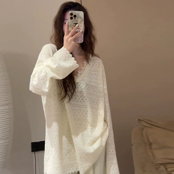 ALORA 早春慵懶V領蕾絲上衣 