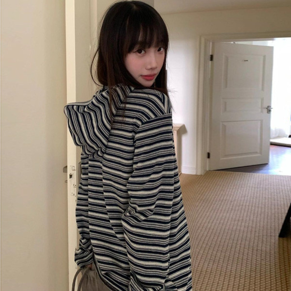 ALORA 韓系校園風橫條紋連帽長T 