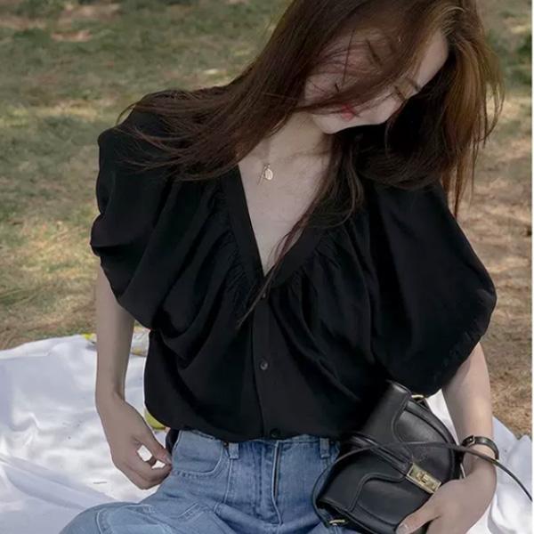 ALORA V領縐褶感黑色短上衣 