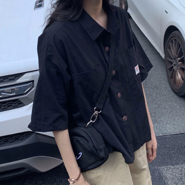 ALORA 小標籤寬版雙口袋襯衫 