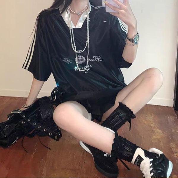 ALORA 光滑感線條V領短T 