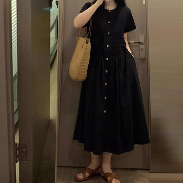 ALORA 排釦壓褶黑色系洋裝 