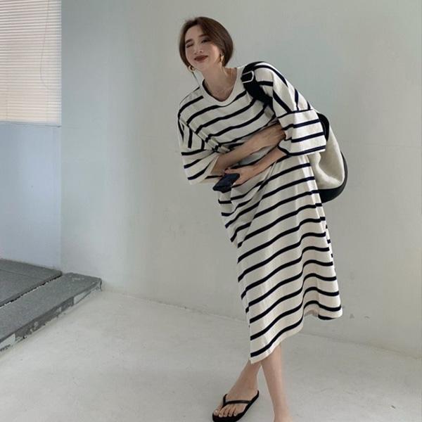 ALORA 大版落肩橫條紋洋裝 