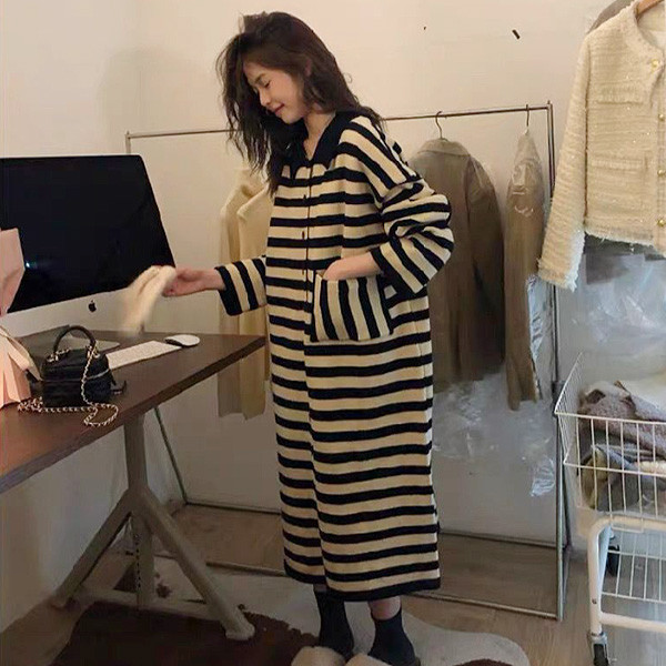 ALORA 翻領條紋針織洋裝 